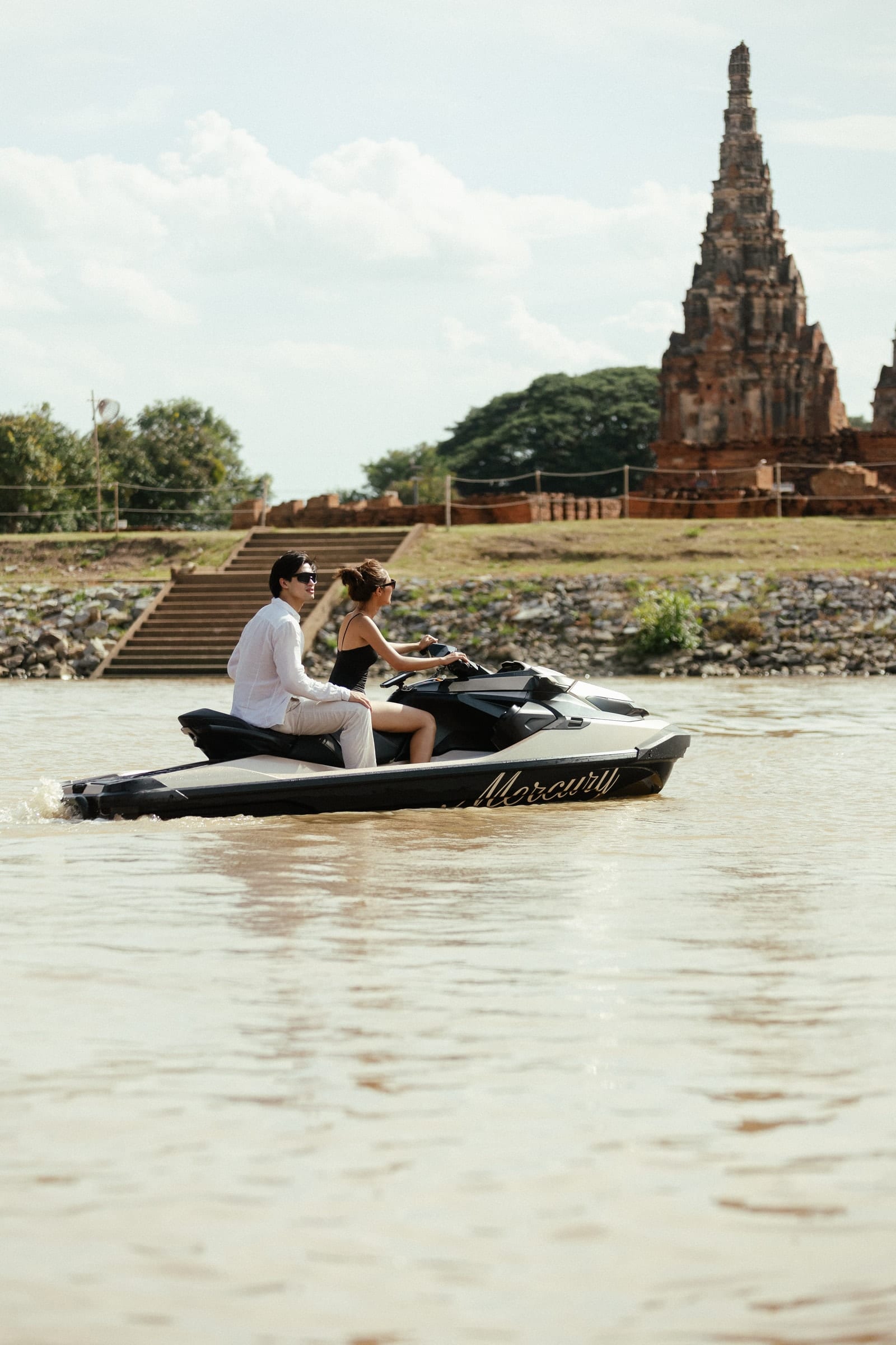 ต่อหน้าวัดไชยวัฒนาราม — Mercury GT jet ski Ayutthaya (13)