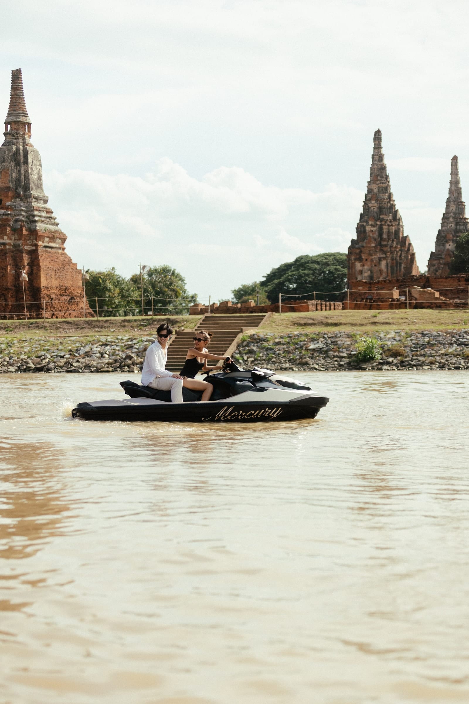 ต่อหน้าวัดไชยวัฒนาราม — Mercury GT jet ski Ayutthaya (14)
