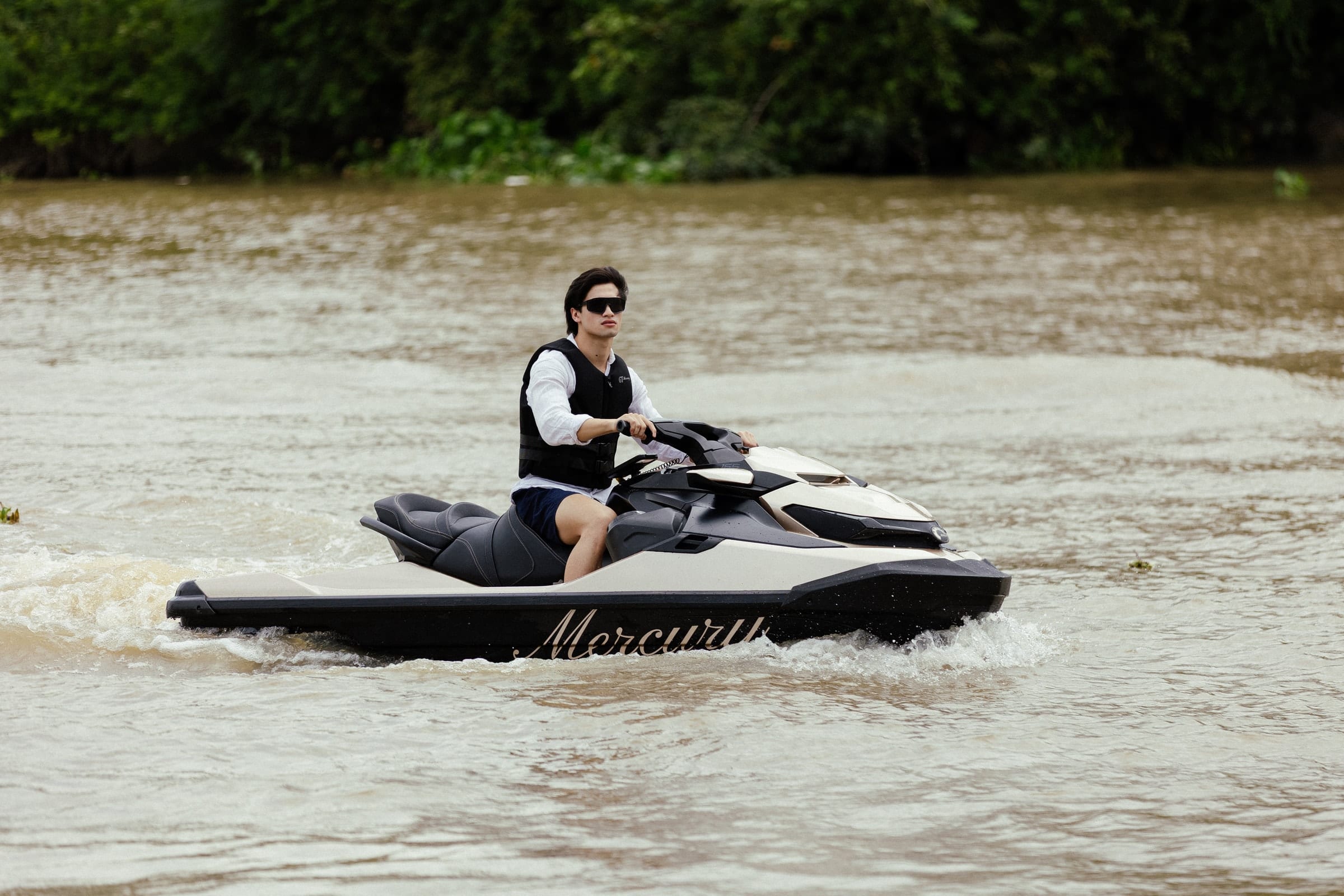 ต่อหน้าวัดไชยวัฒนาราม — Mercury GT jet ski Ayutthaya (15)
