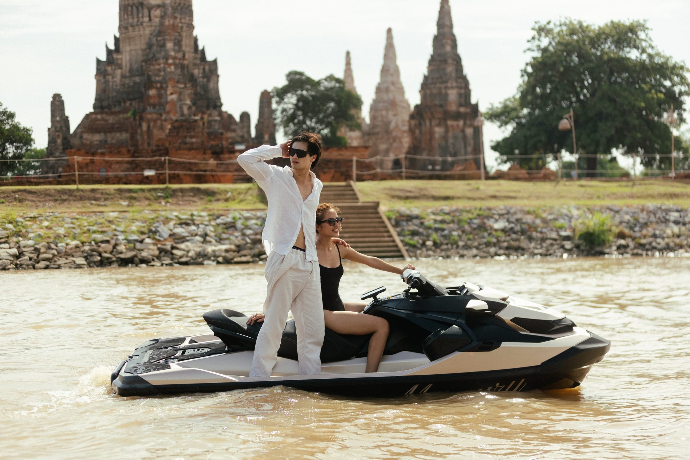 ต่อหน้าวัดไชยวัฒนาราม — Mercury GT jet ski Ayutthaya (1)
