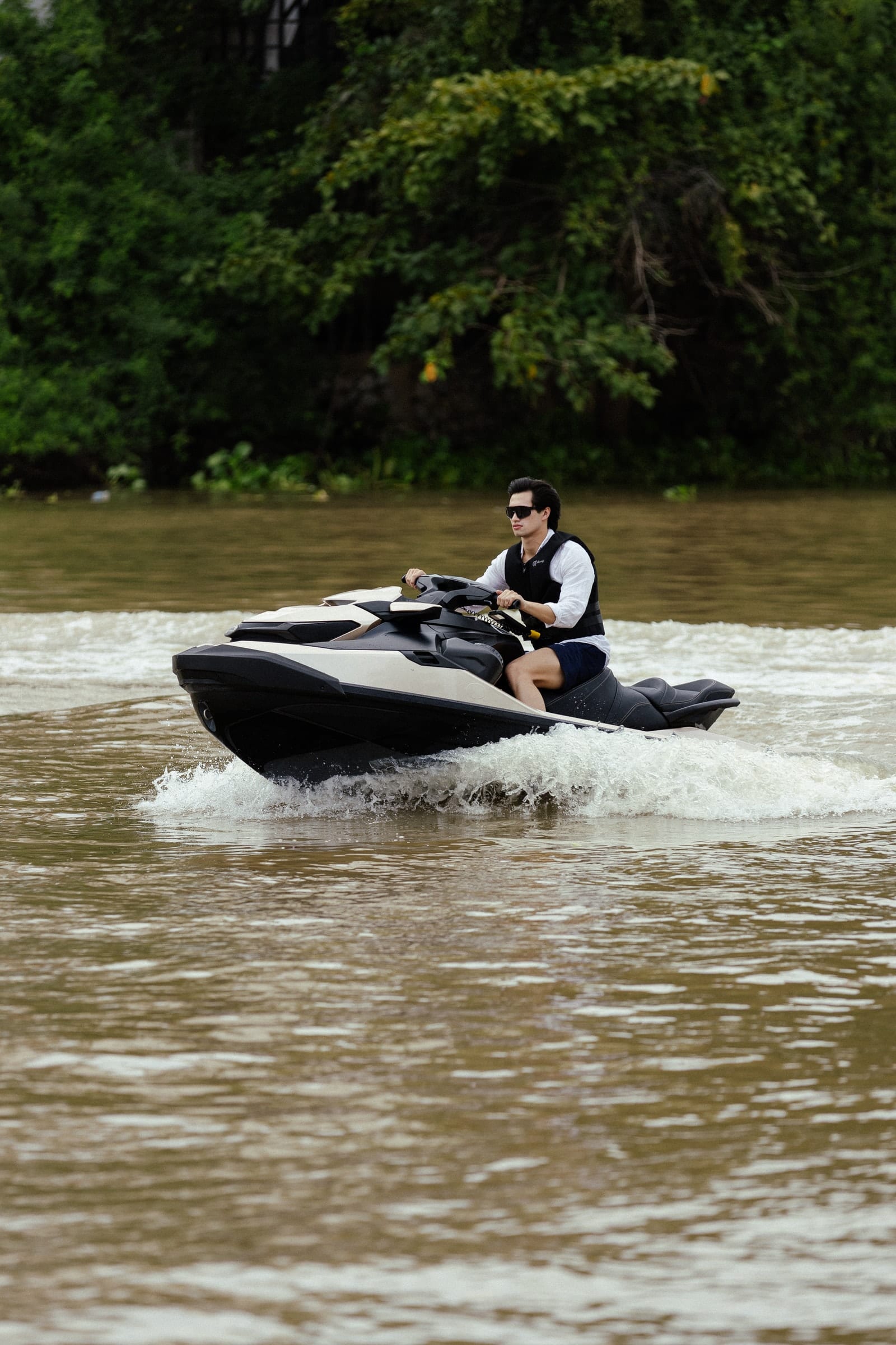 ต่อหน้าวัดไชยวัฒนาราม — Mercury GT jet ski Ayutthaya (25)