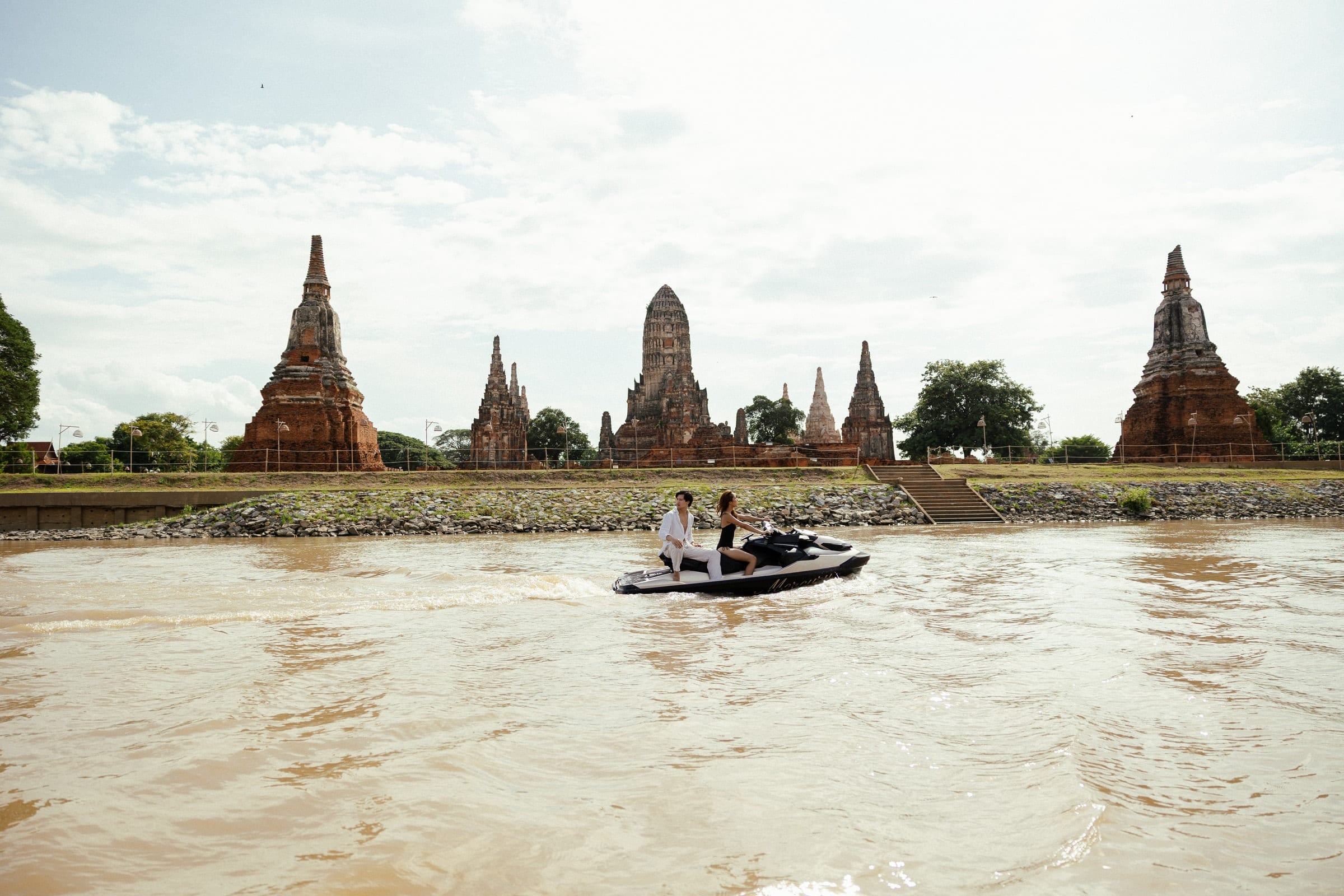 ต่อหน้าวัดไชยวัฒนาราม — Mercury GT jet ski Ayutthaya (26)