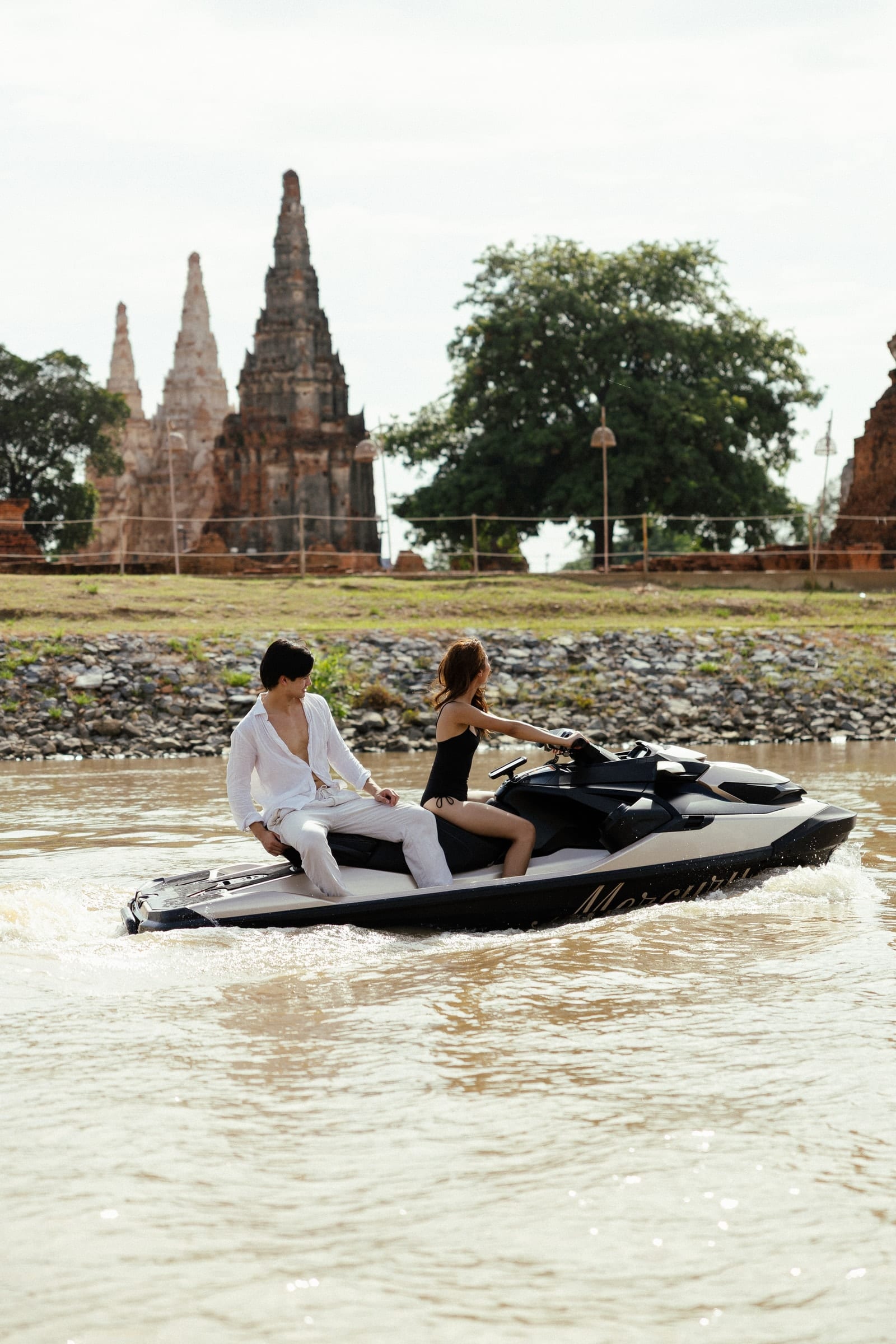 ต่อหน้าวัดไชยวัฒนาราม — Mercury GT jet ski Ayutthaya (27)