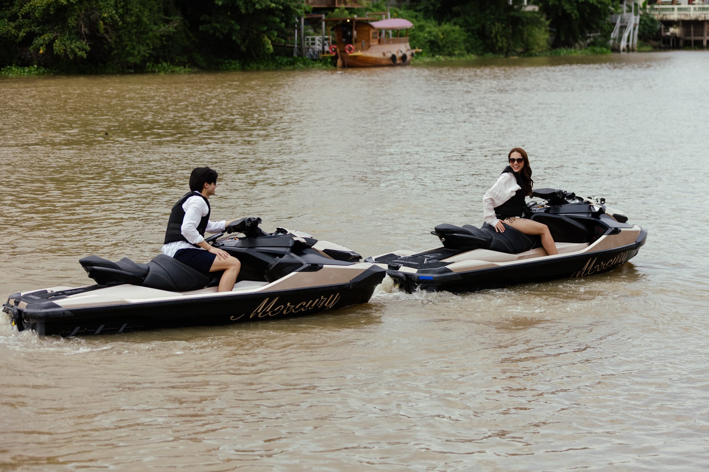 บนตัวเครื่อง — Mercury GT jet ski Ayutthaya (3)