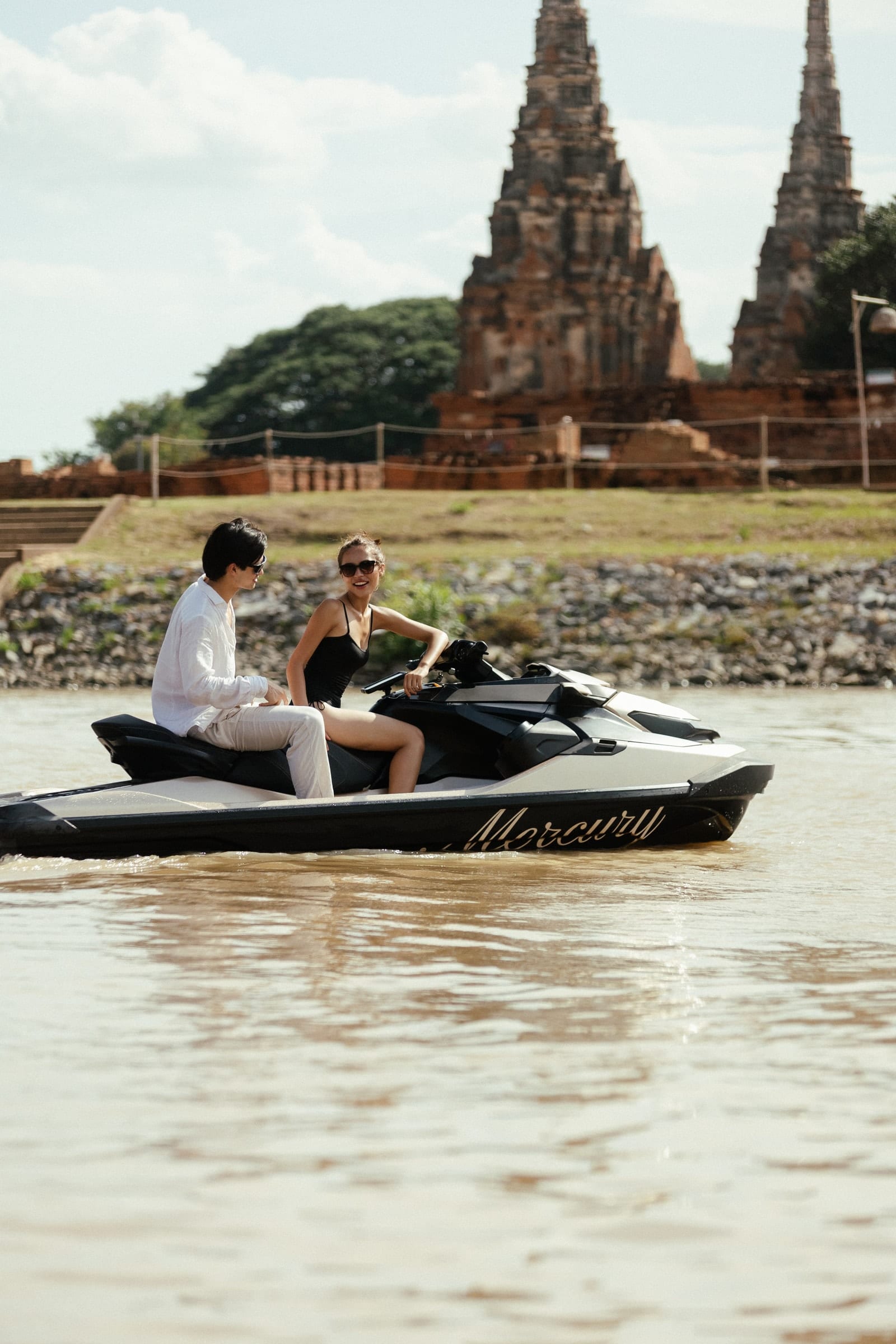 ต่อหน้าวัดไชยวัฒนาราม — Mercury GT jet ski Ayutthaya (12)