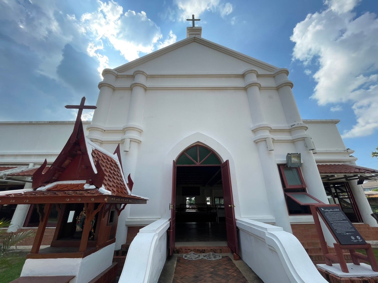 หมู่บ้านโปรตุเกส และโบสถ์ซานเปโตร